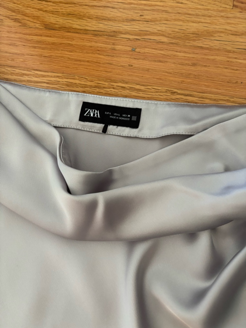 Zara Satin Light Gray Twist Detail Skirt in size Large - Picture 4 of 4